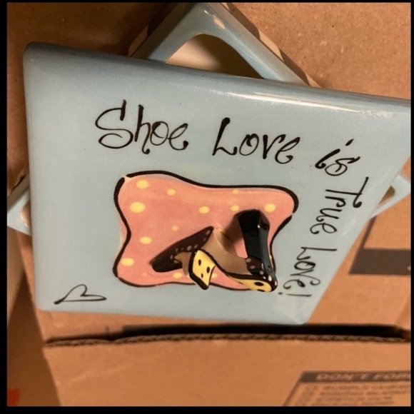 Chic ceramic Striped Accessory Box - Picture 4 of 5